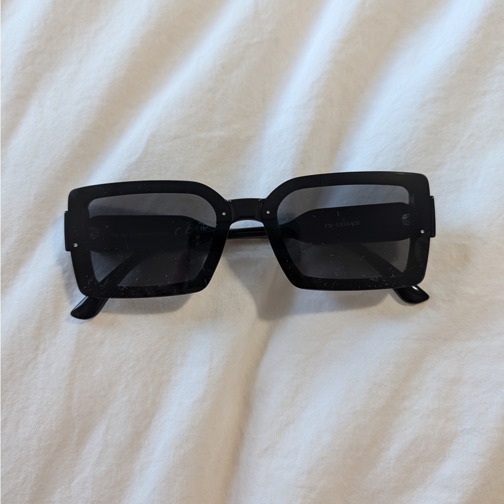 Elegant Black Square Sunglasses
